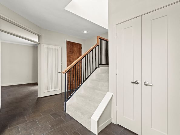 2409 Bering Drive 24, Houston TX 77057