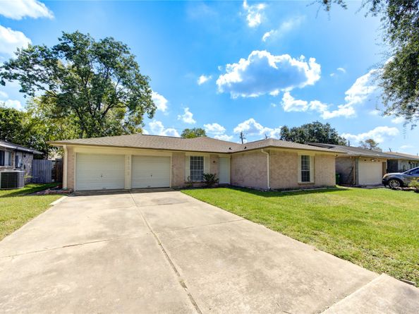 6115 Westbranch Drive, Houston TX 77072