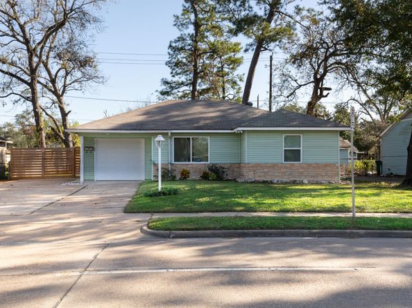 10128 Homestead Road, Houston TX 77016