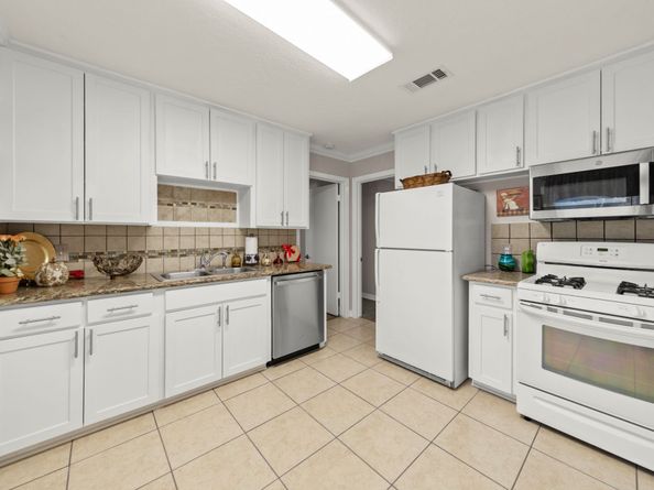 10128 Homestead Road, Houston TX 77016