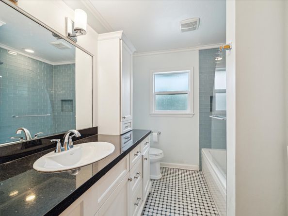 1219 Candlelight Lane, Houston TX 77018