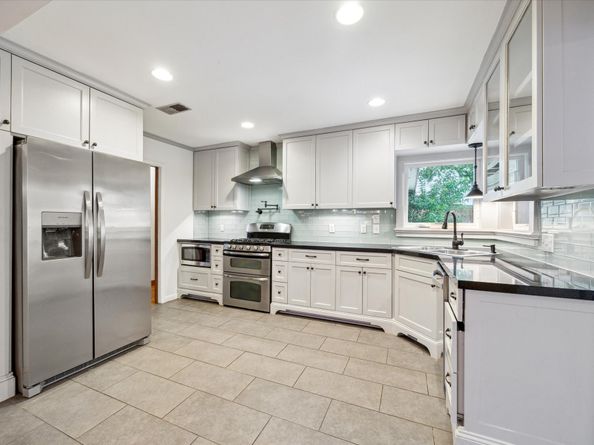 1219 Candlelight Lane, Houston TX 77018