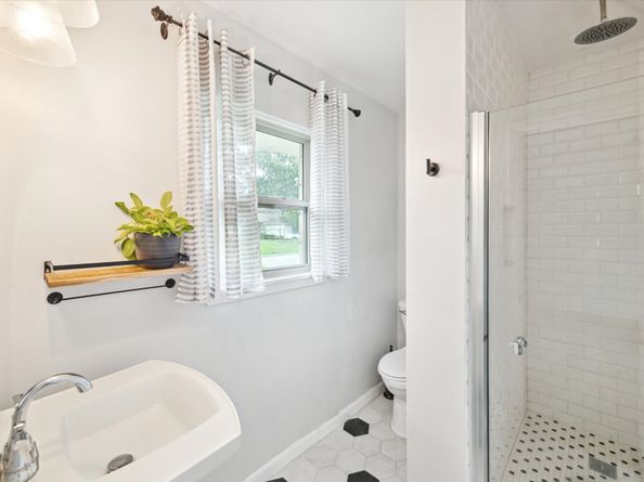 1219 Candlelight Lane, Houston TX 77018