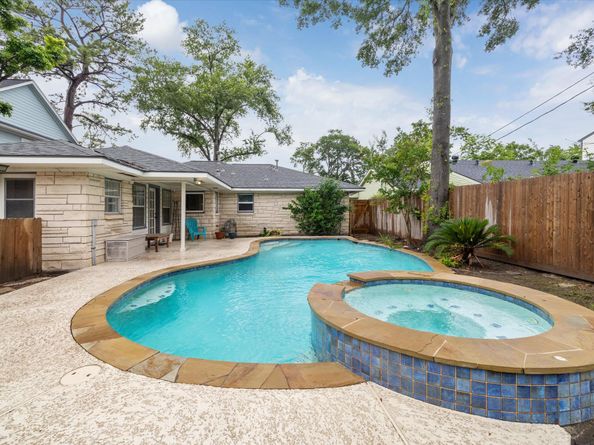 1219 Candlelight Lane, Houston TX 77018