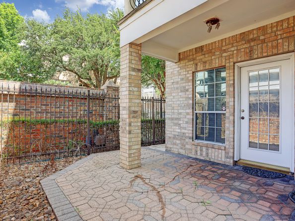 16 Stalynn Lane, Houston TX 77027