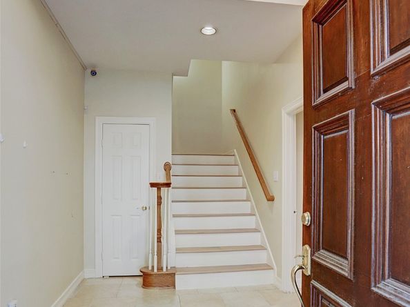 16 Stalynn Lane, Houston TX 77027