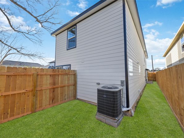 7904 Shotwell Street, Houston TX 77016
