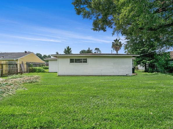 5911 Kenilwood Drive, Houston TX 77033
