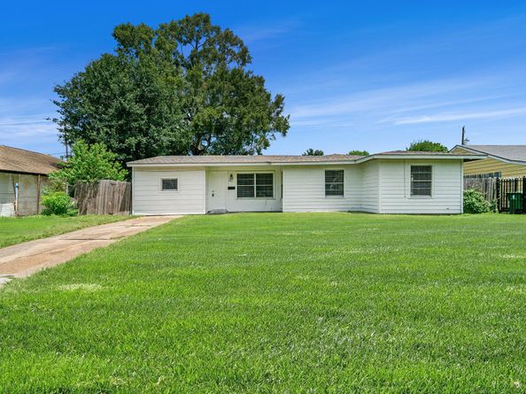 5911 Kenilwood Drive, Houston TX 77033