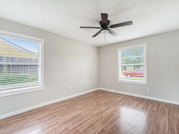 5911 Kenilwood Drive, Houston TX 77033