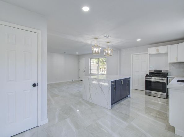 5230 W Bellfort Avenue, Houston TX 77035