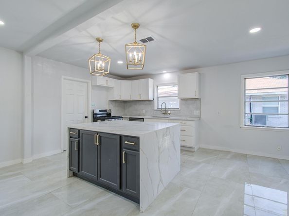 5230 W Bellfort Avenue, Houston TX 77035