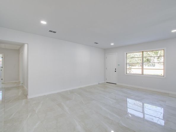 5230 W Bellfort Avenue, Houston TX 77035