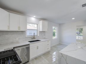 5230 W Bellfort Avenue, Houston TX 77035
