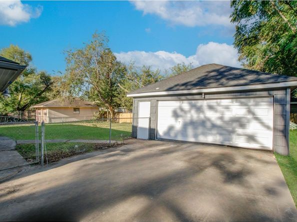 5230 W Bellfort Avenue, Houston TX 77035
