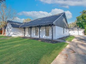 5230 W Bellfort Avenue, Houston TX 77035