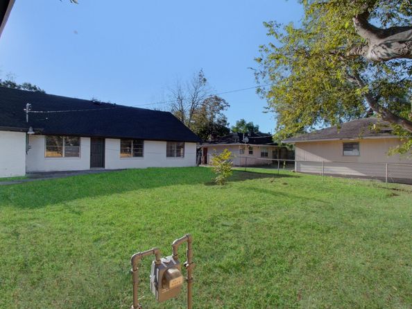 5230 W Bellfort Avenue, Houston TX 77035