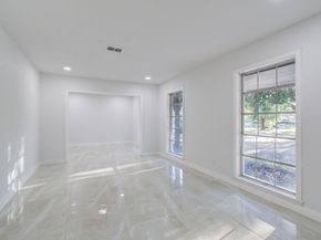 5230 W Bellfort Avenue, Houston TX 77035