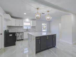 5230 W Bellfort Avenue, Houston TX 77035