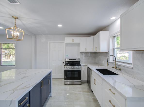 5230 W Bellfort Avenue, Houston TX 77035