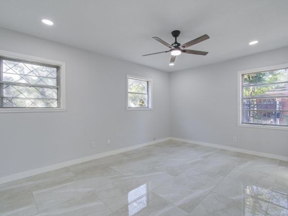 5230 W Bellfort Avenue, Houston TX 77035