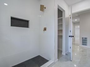 5230 W Bellfort Avenue, Houston TX 77035