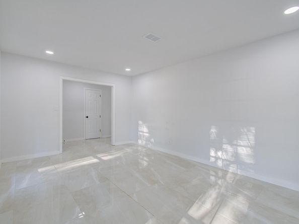 5230 W Bellfort Avenue, Houston TX 77035