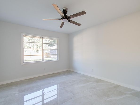 5230 W Bellfort Avenue, Houston TX 77035