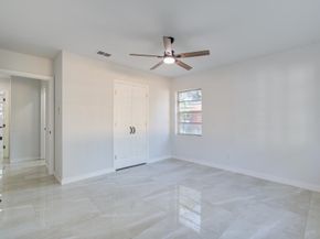 5230 W Bellfort Avenue, Houston TX 77035