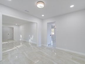 5230 W Bellfort Avenue, Houston TX 77035
