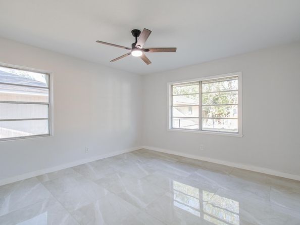5230 W Bellfort Avenue, Houston TX 77035