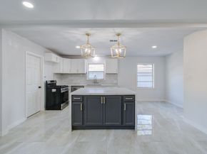 5230 W Bellfort Avenue, Houston TX 77035