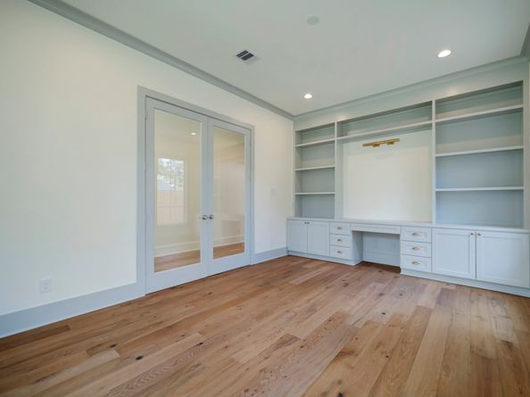1046 Gardenia Drive, Houston TX 77018