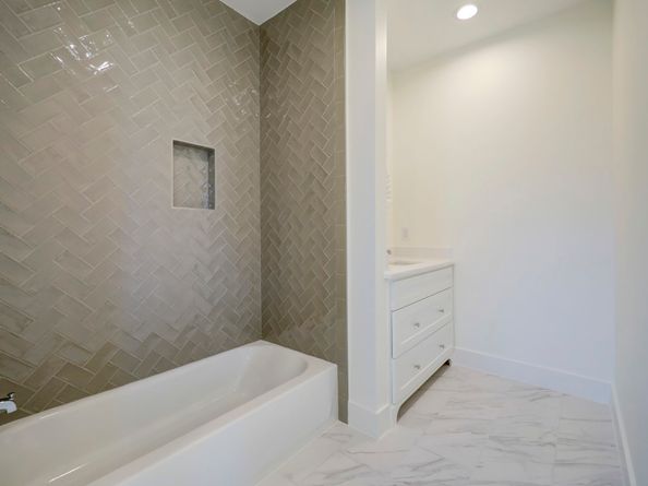 1046 Gardenia Drive, Houston TX 77018