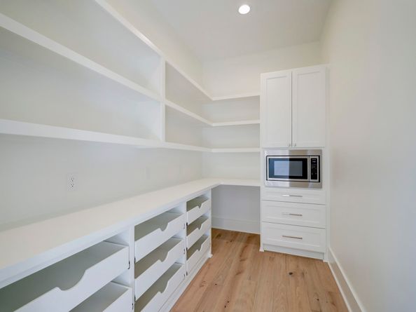 1046 Gardenia Drive, Houston TX 77018