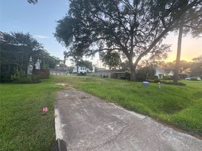 1046 Gardenia Drive, Houston TX 77018
