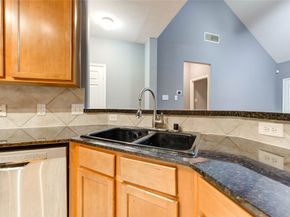 2931 Meadowglen Cove, Houston TX 77082