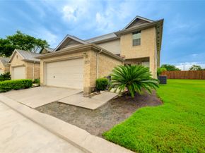 2931 Meadowglen Cove, Houston TX 77082