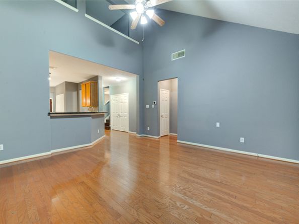 2931 Meadowglen Cove, Houston TX 77082
