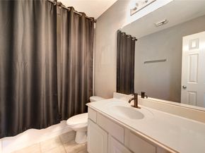 2931 Meadowglen Cove, Houston TX 77082