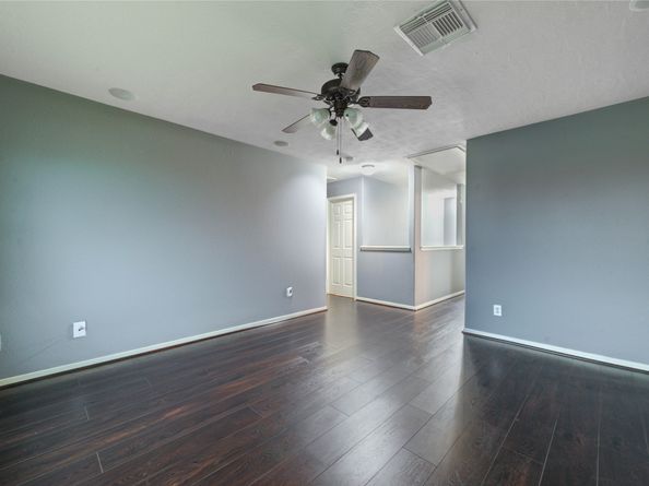2931 Meadowglen Cove, Houston TX 77082