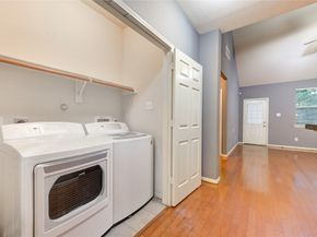 2931 Meadowglen Cove, Houston TX 77082
