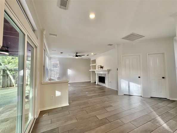 11 Lyreleaf, The Woodlands TX 77382