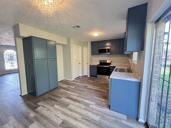 8926 Valley Side Drive, Houston TX 77078