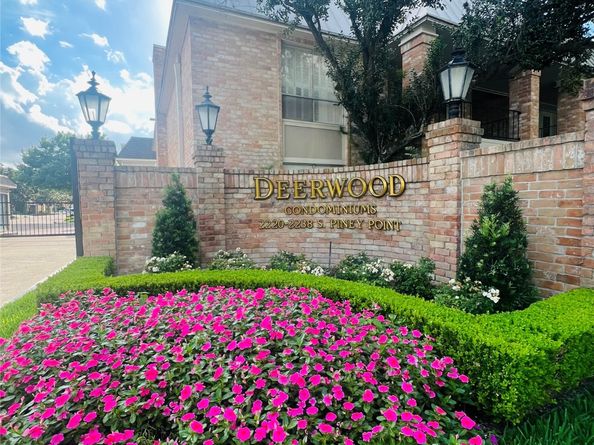 2226 S Piney Point Road 104, Houston TX 77063