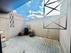 2226 S Piney Point Road 104, Houston TX 77063