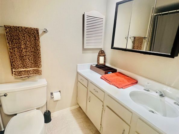 2226 S Piney Point Road 104, Houston TX 77063