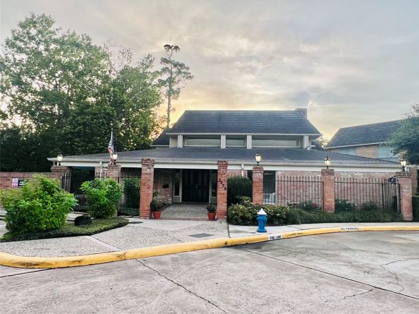 2226 S Piney Point Road 104, Houston TX 77063