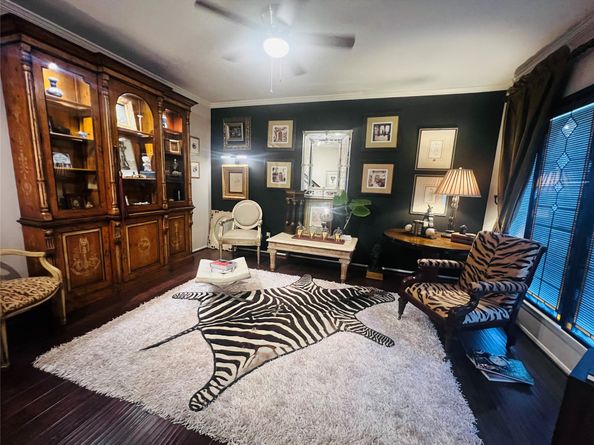 2226 S Piney Point Road 104, Houston TX 77063