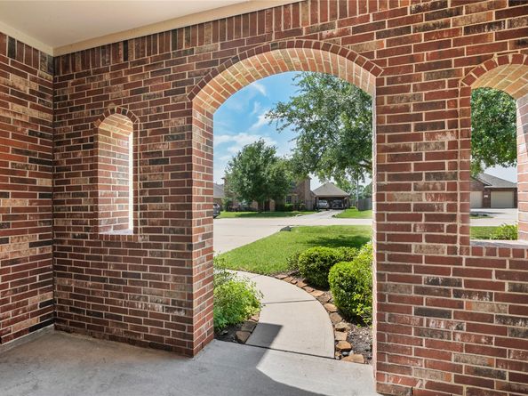 22214 Pine Tree Drive, Tomball TX 77377